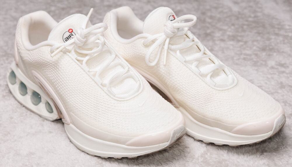 Nike Air Max DN Sail Pink Silver Ivory Sneakers Shoes Womens Size 10 HV4436-133